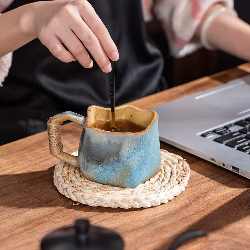 Tasse à café en poterie rugueuse créative