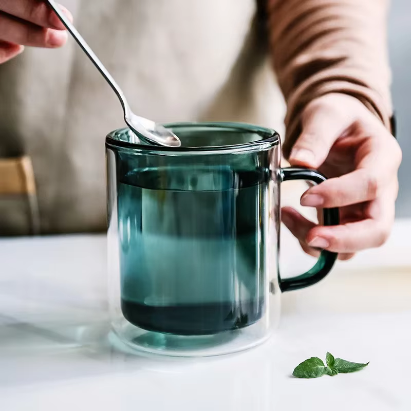 Tasse astronomique en verre coloré avec poignée