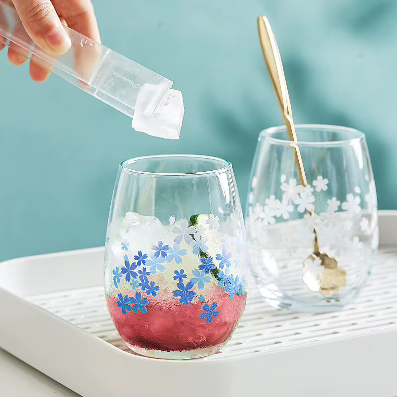 Tasse en verre Sakura sans fleur pour changement de document