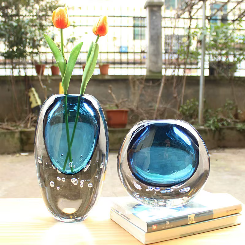 Vase en verre de cristal transparent bleu