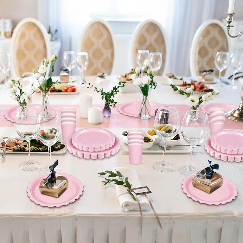 Vaisselle de fête d'anniversaire rose et bleue