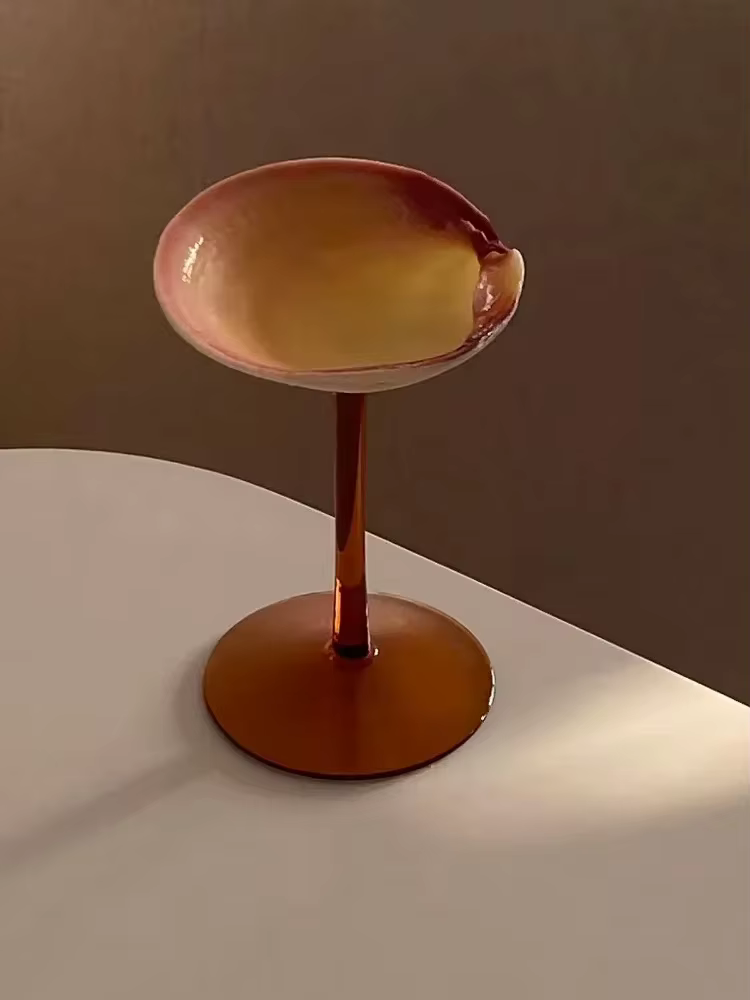 Verre à vin en forme de conque naturelle
