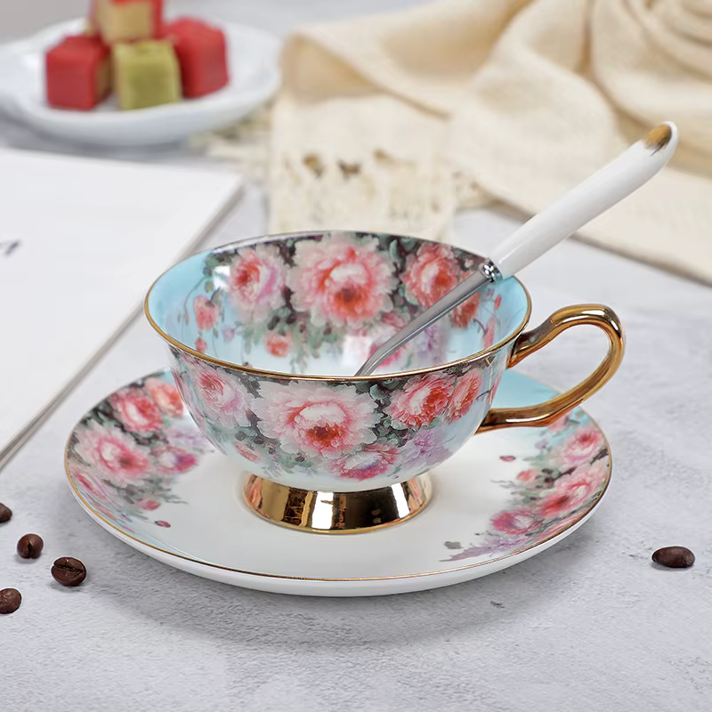 Ensemble de tasses et soucoupes à café