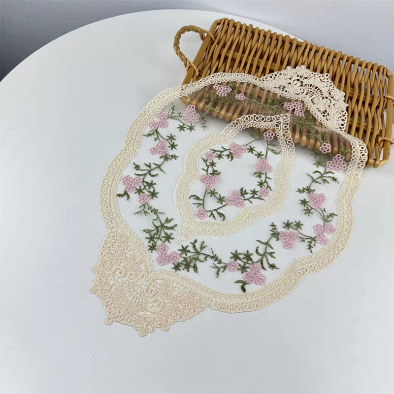 Nappe brodée rétro en dentelle