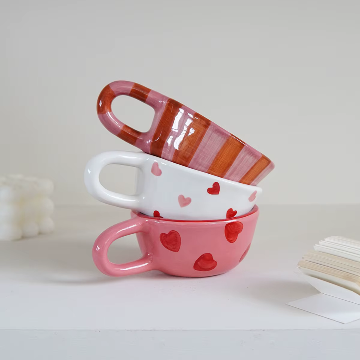 1 tasse en céramique rayée rose