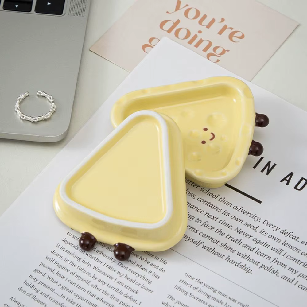 Vaisselle en forme de fromage mignon
