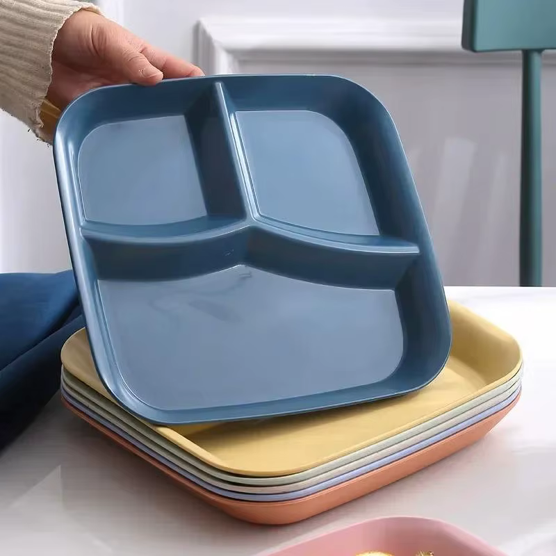 Assiette à manger carrée en plastique à trois grilles