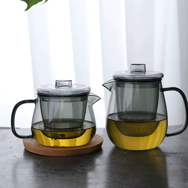 Théière en verre avec infuseur