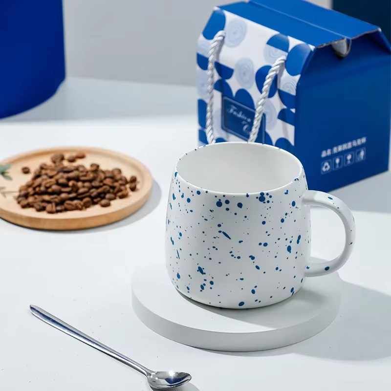 Tasse à café en céramique bleue Klein de 500ml