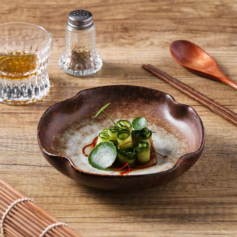 Assiettes à salade irrégulières haut de gamme en céramique rétro de style chinois