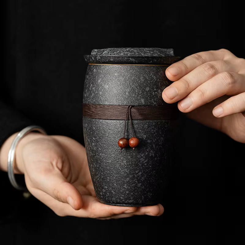 Tasse à thé en céramique avec couvercle