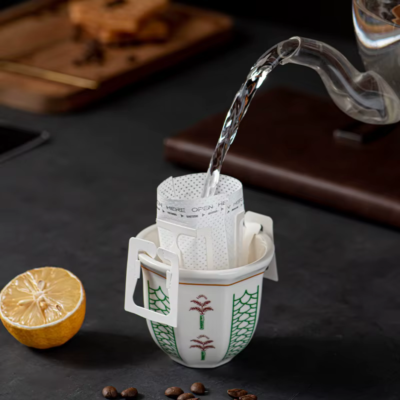 Tasse à Café en Céramique Arabe avec Palmier