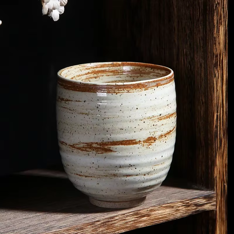 Tasse à thé japonaise en poterie grossière