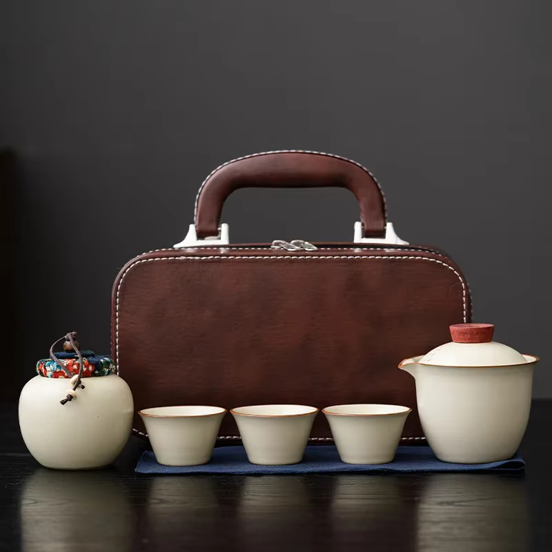 Service à thé de voyage Ru Kiln avec un pot et trois tasses à pression en céramique d'extérieur standard