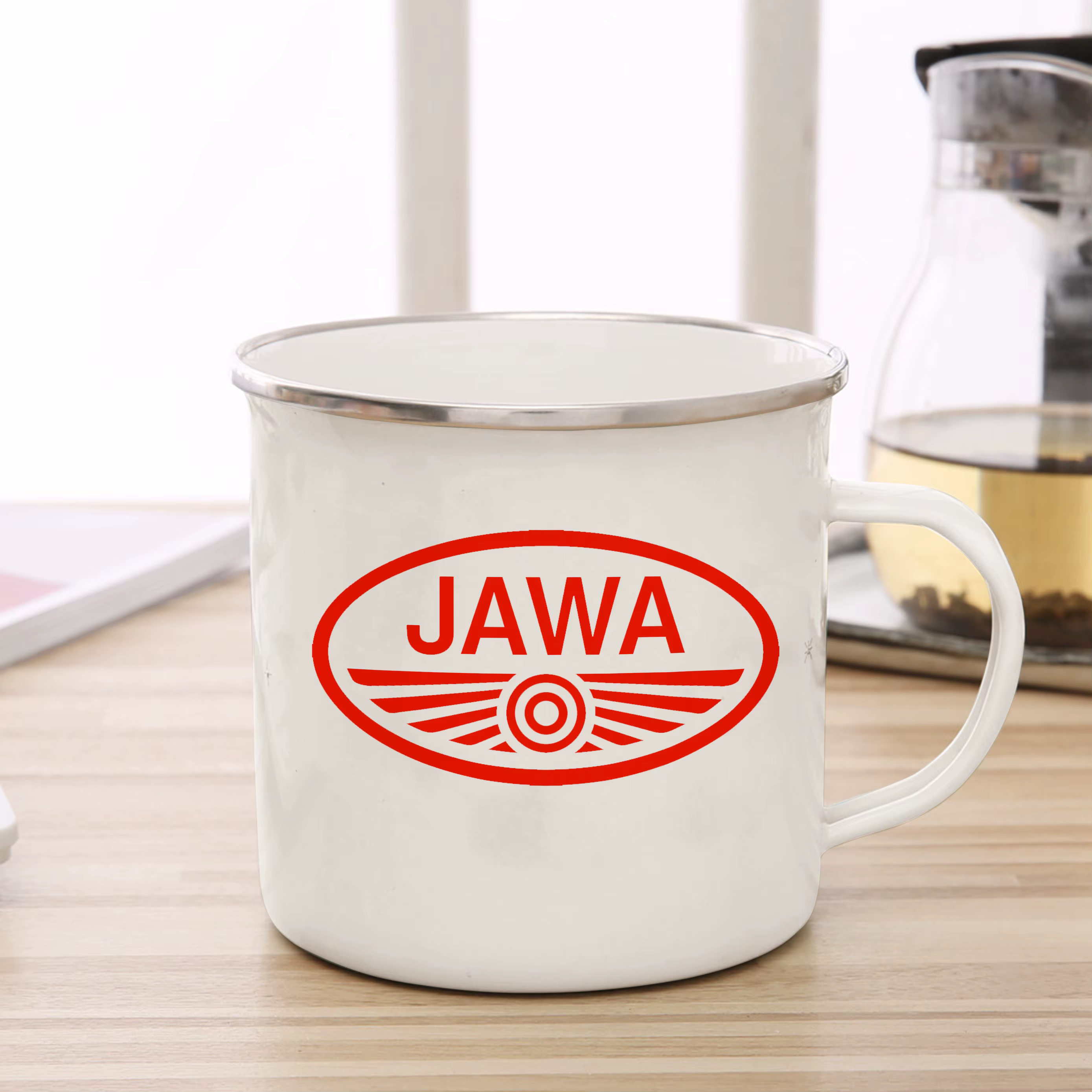 Une tasse JAWA moto marque de mode émail