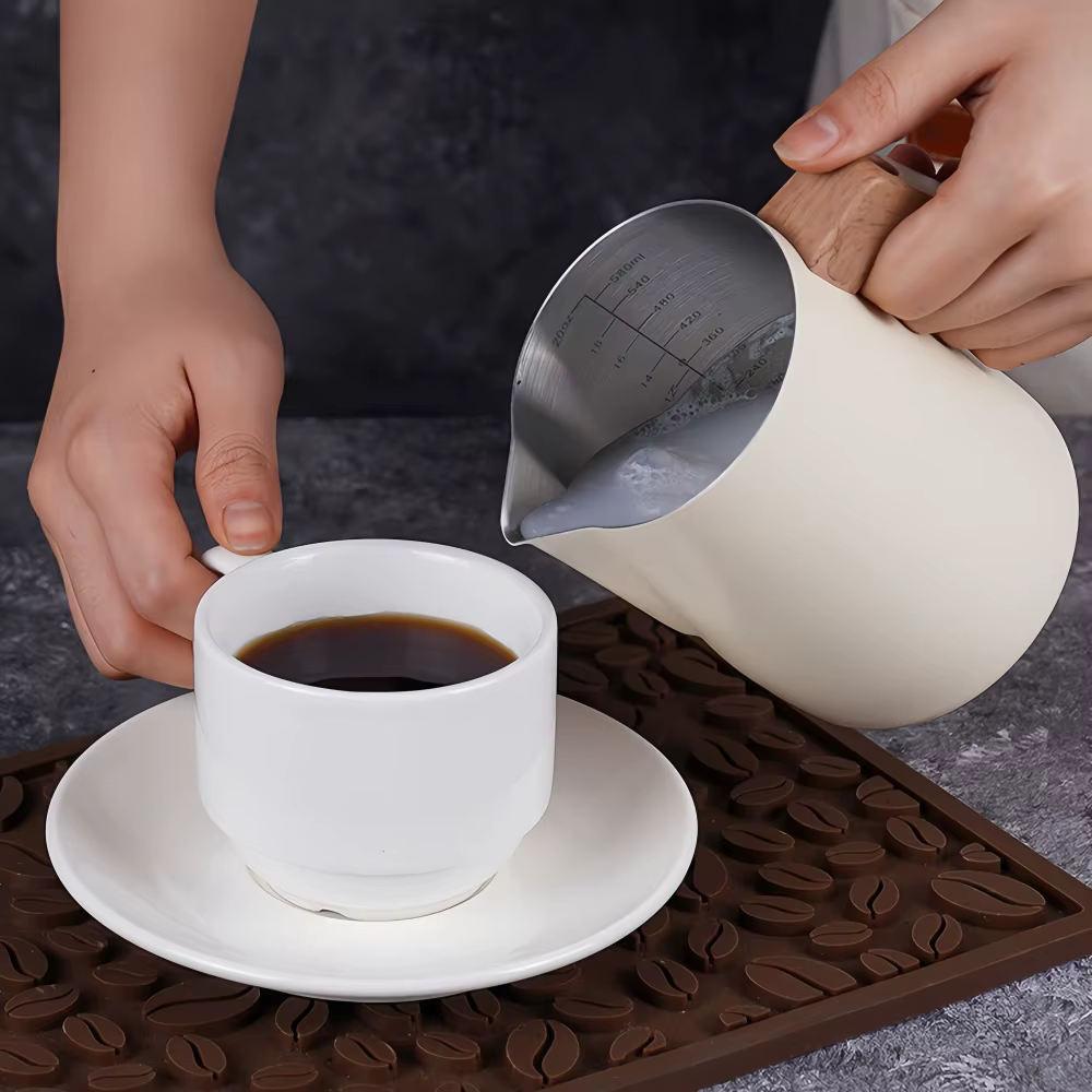 Pichet à mousse de lait et de café