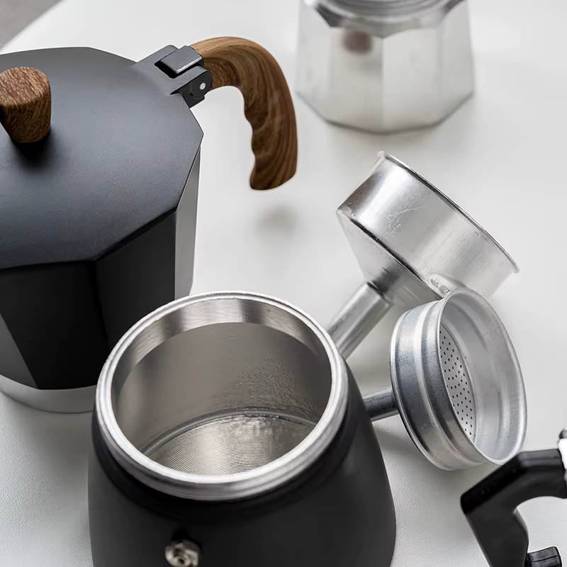 Pot moka en aluminium pour 6 services