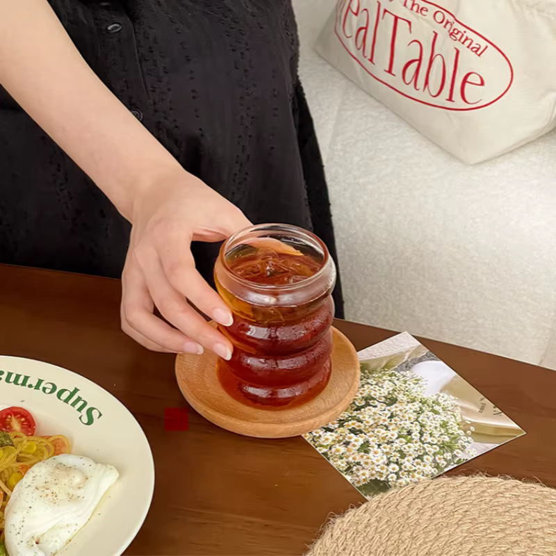 Tasse en verre ondulé domestique