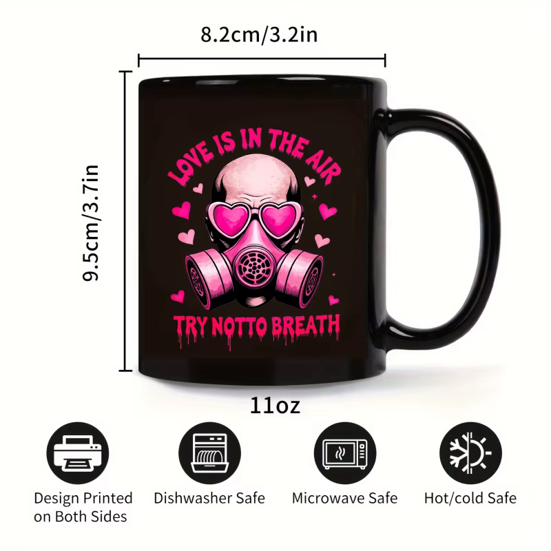 Tasse à café noire, amour dans l'air