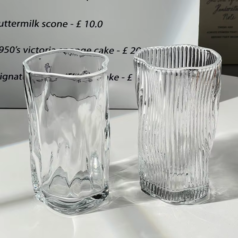 Tasse à jus en verre irrégulière pour usage domestique