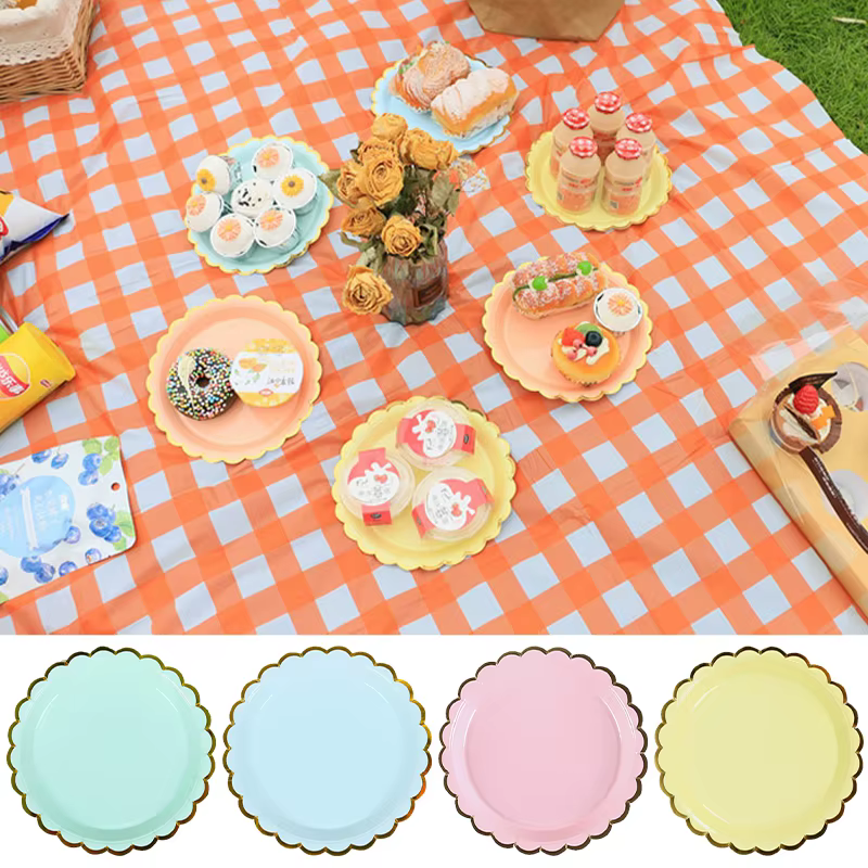 Assiettes jetables, accessoires pour fêtes