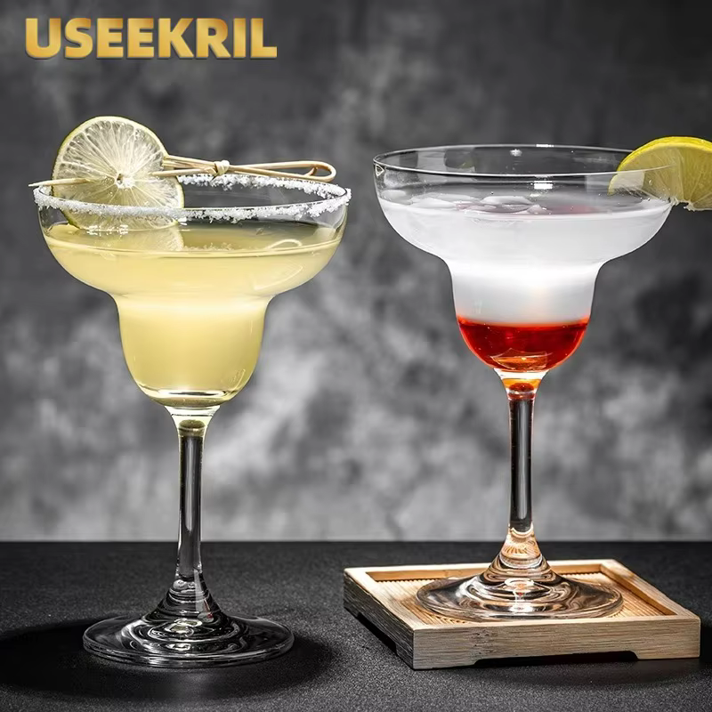 Verre à cocktail classique fait à la main