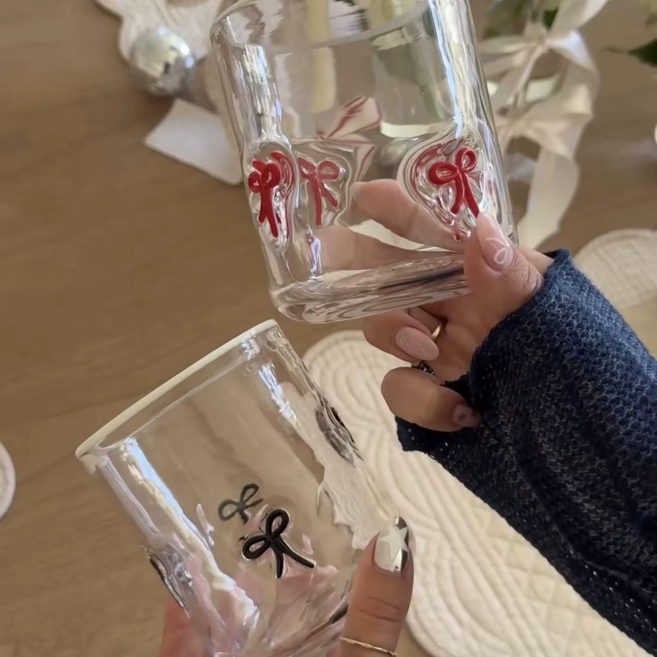 Tasse en verre avec nœud en Relief