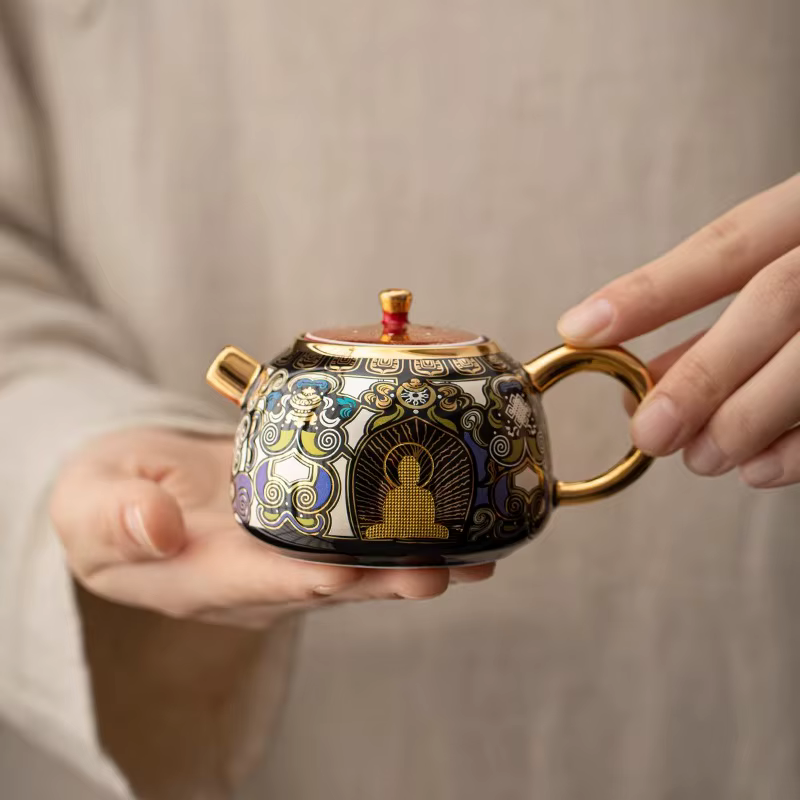Un théière en céramique chinoise haut de gamme et rétro