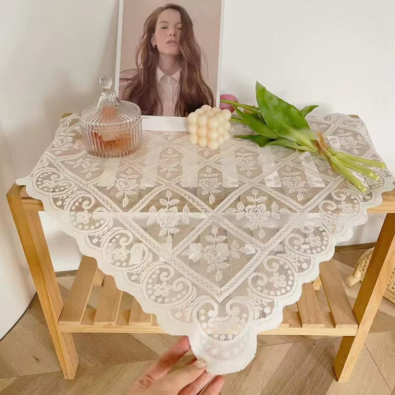 Nappe carrée Beige en dentelle ajourée