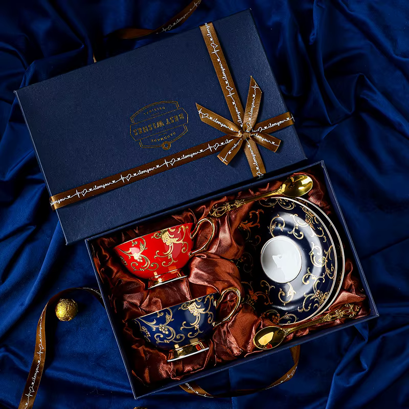 Ensemble de tasses et d'assiettes à café en céramique européenne