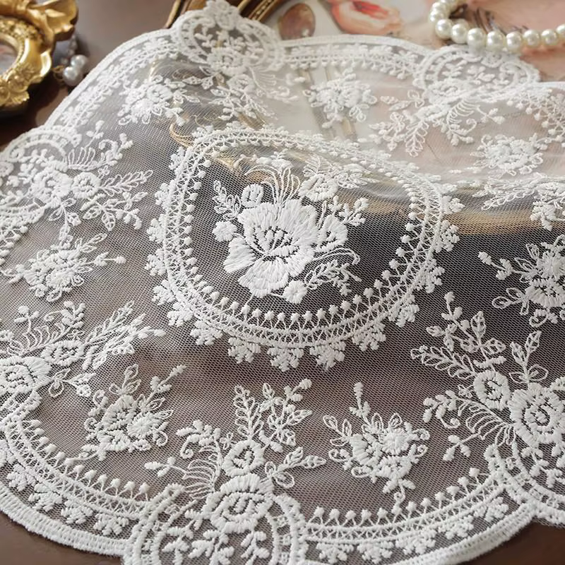 Set de table rétro européen avec broderie exquise
