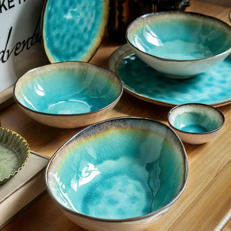 1 pièce Assiette de table en céramique bleu marine à glaçure craquelée de forme spéciale rétro