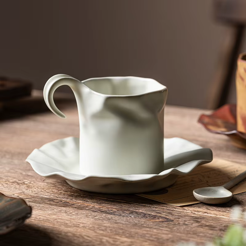 Tasse à café en céramique plissée de luxe léger japonais et ensemble S/05 er